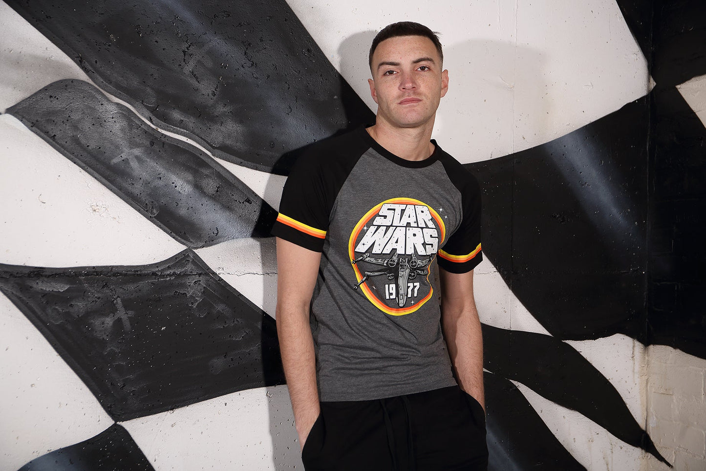 Star Wars 1977 Circle Raglan T-Shirt